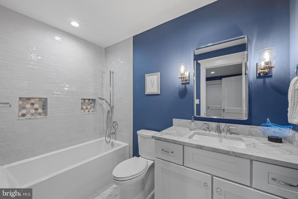 Bathroom, Interior, Recessed Lighting