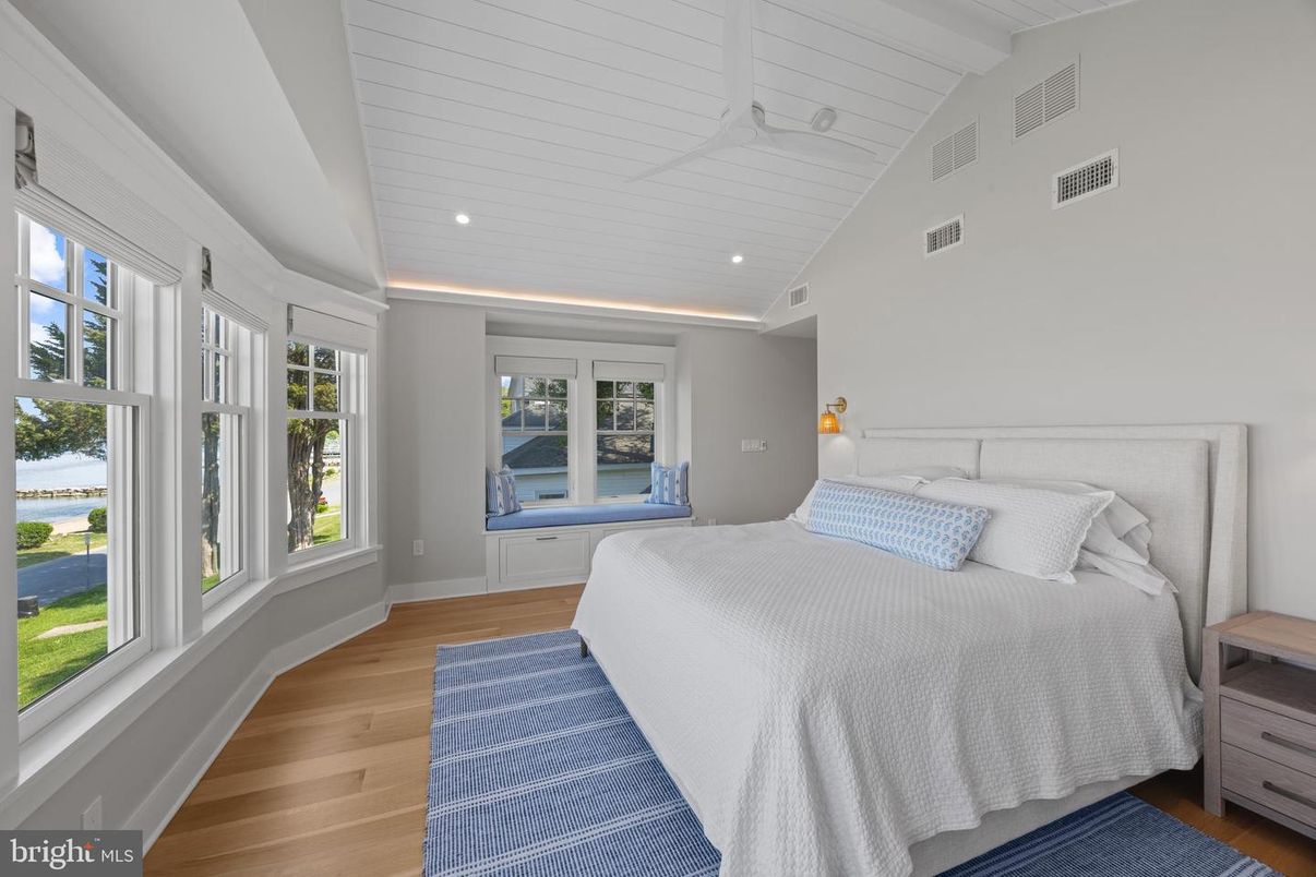 Bedroom, Interior, Recessed Lighting, Water, Wood Texture Flooring