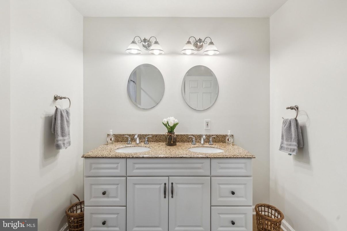 Bathroom, Dual Sink Vanities, Interior