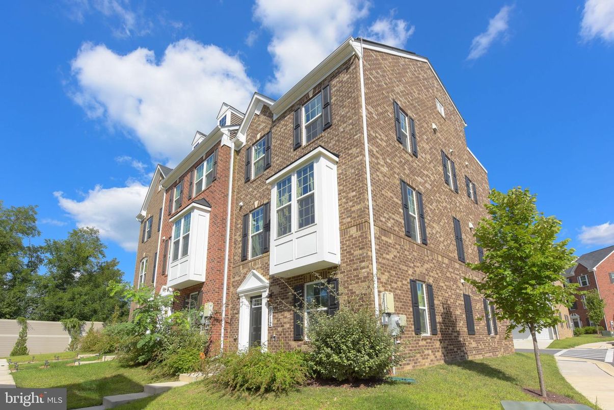 Exterior, Facade, Brick Facade, Rowhouse