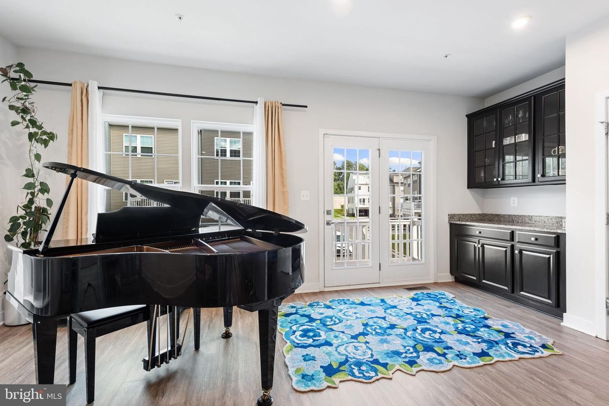 Interior, Piano, Recessed Lighting, Wood Texture Flooring