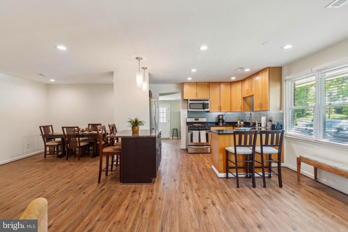 Dining room, Interior, Kitchen, Pendant Lights, Recessed Lighting, Stainless Steel Appliances, Wood Texture Flooring