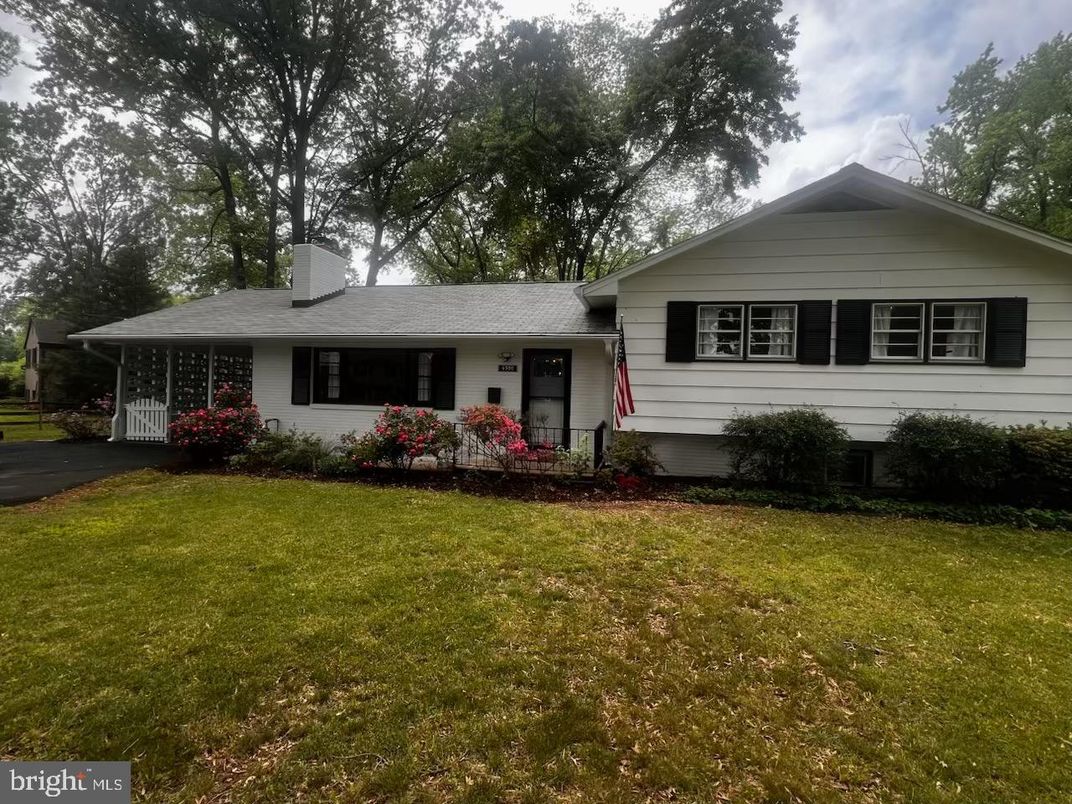 Backyard, Exterior, Facade, Split Level