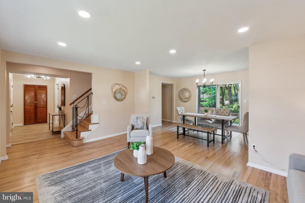 Chandelier, Dining room, Interior, Recessed Lighting, Wood Texture Flooring
