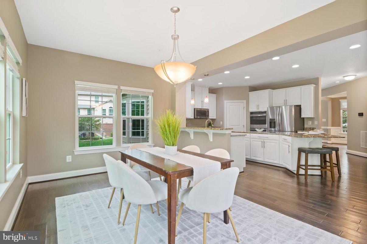 Dining room, Interior, Kitchen, Pendant Lights, Recessed Lighting, Stainless Steel Appliances, Wood Texture Flooring