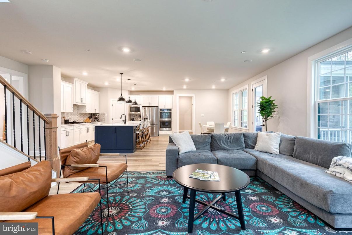 Dining room, Interior, Kitchen, Living room, Pendant Lights, Recessed Lighting, Stainless Steel Appliances, Wood Texture Flooring