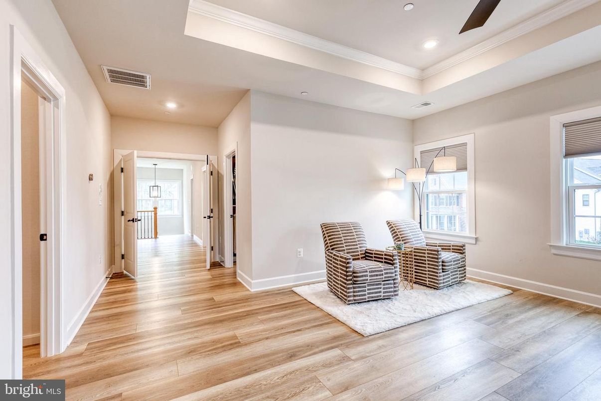 Interior, Recessed Lighting, Wood Texture Flooring
