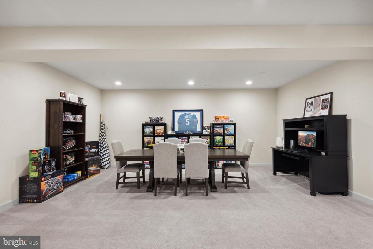 Dining room, Interior, Recessed Lighting