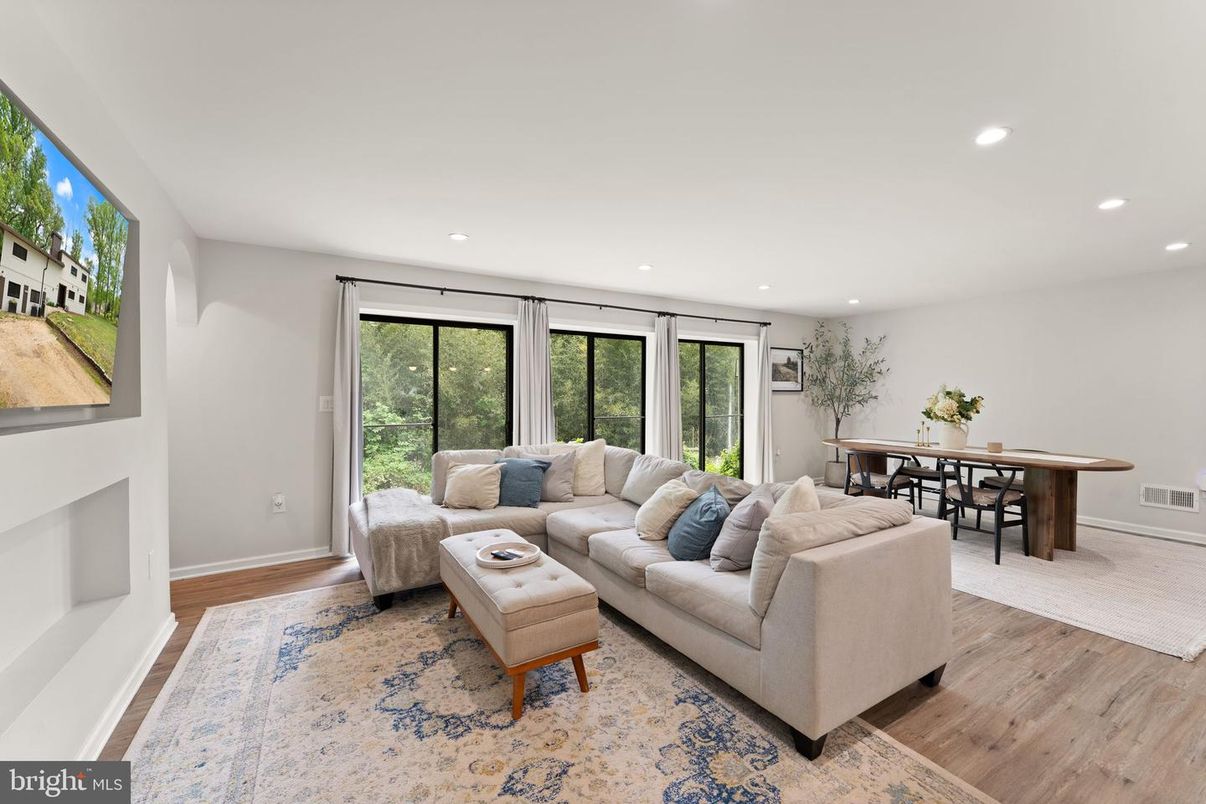 Dining room, Interior, Living room, Recessed Lighting, Wood Texture Flooring