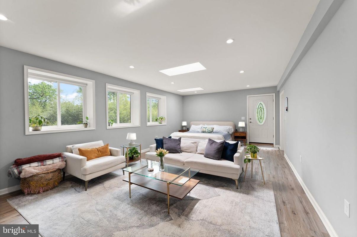 Bedroom, Interior, Living room, Recessed Lighting, Wood Texture Flooring