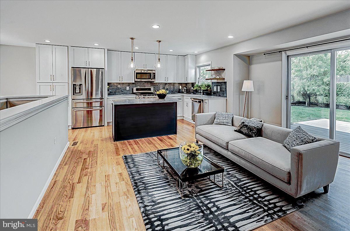 Interior, Kitchen, Living room, Pendant Lights, Recessed Lighting, Stainless Steel Appliances, Wood Texture Flooring