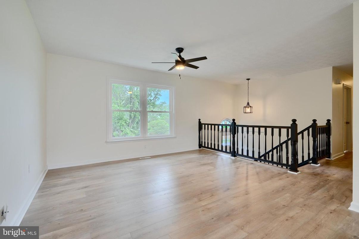 Interior, Pendant Lights, Wood Texture Flooring