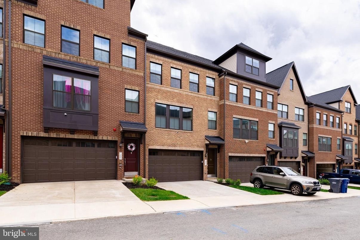 Attached, Exterior, Facade, Brick Facade, Rowhouse
