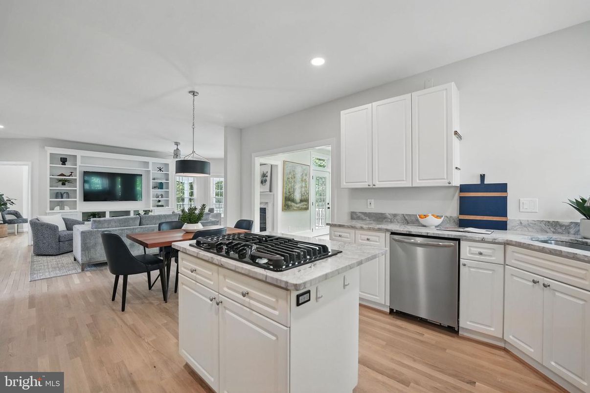 Dining room, Interior, Kitchen, Living room, Pendant Lights, Recessed Lighting, Stainless Steel Appliances, Wood Texture Flooring
