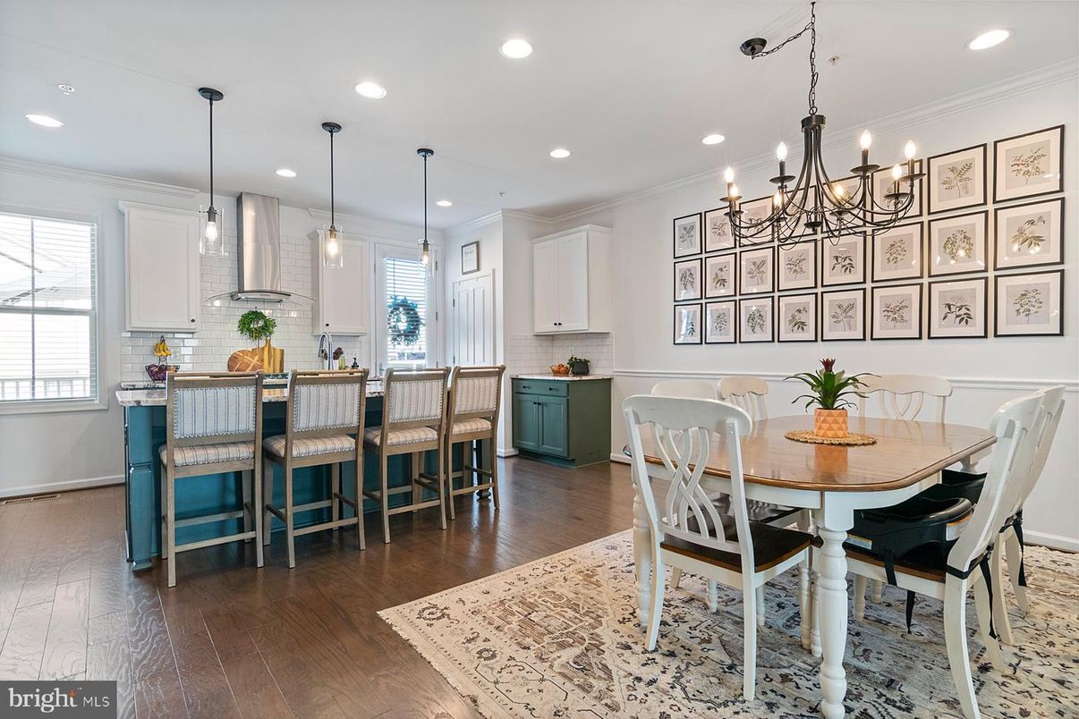 Chandelier, Dining room, Interior, Kitchen, Pendant Lights, Recessed Lighting, Wood Texture Flooring