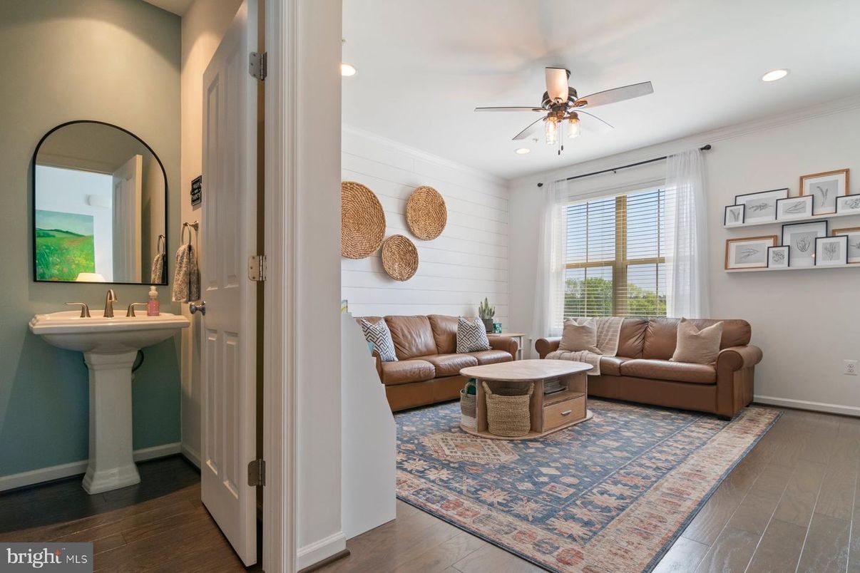 Bathroom, Interior, Living room, Recessed Lighting, Wood Texture Flooring