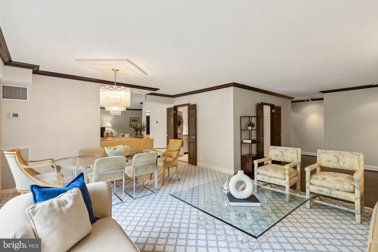 Chandelier, Dining room, Interior, Living room