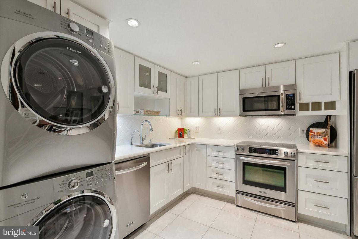 Interior, Kitchen, Recessed Lighting, Stainless Steel Appliances, Washer