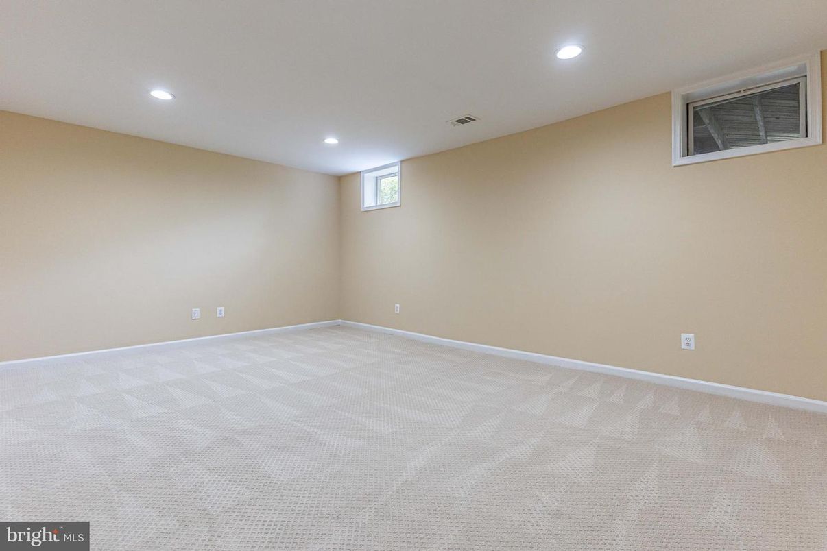 Empty room, Interior, Recessed Lighting