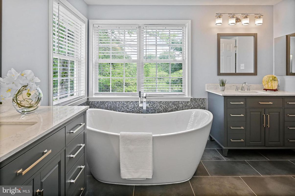 Bathroom, Free Standing Baths, Interior