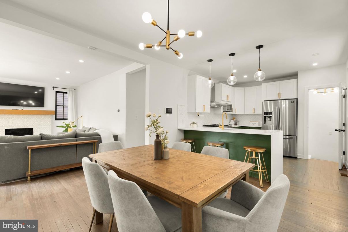 Dining room, Interior, Kitchen, Pendant Lights, Recessed Lighting, Stainless Steel Appliances, Wood Texture Flooring