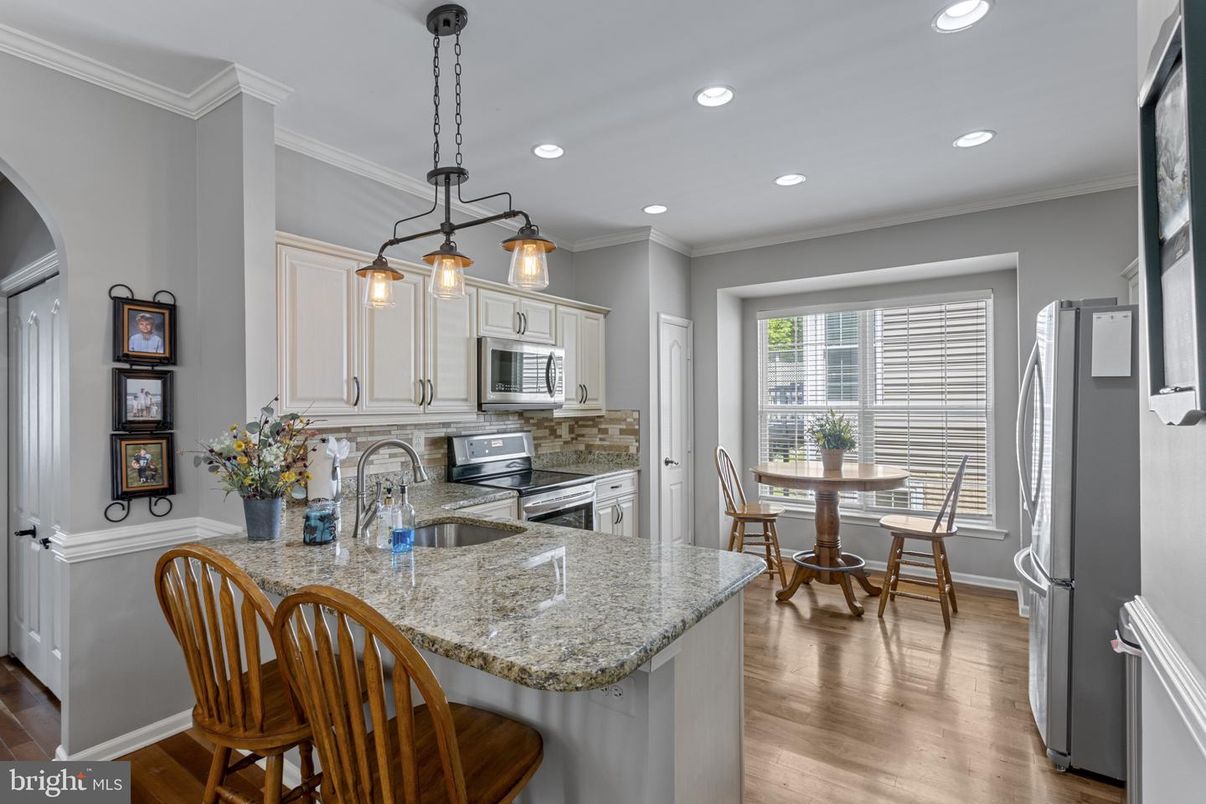 Dining room, Interior, Kitchen, Pendant Lights, Recessed Lighting, Stainless Steel Appliances, Wood Texture Flooring