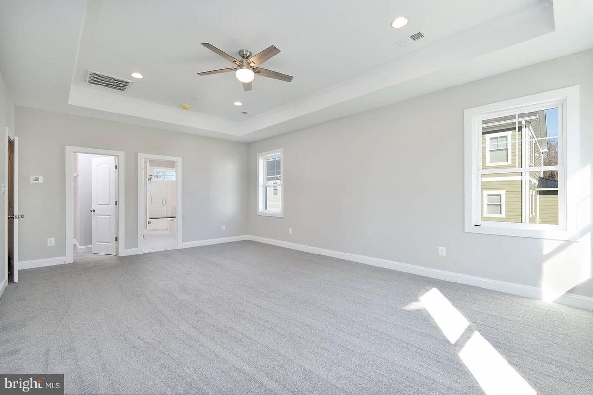 Empty room, Interior, Recessed Lighting
