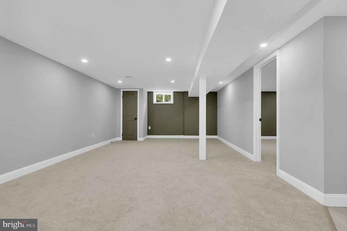 Empty room, Interior, Recessed Lighting