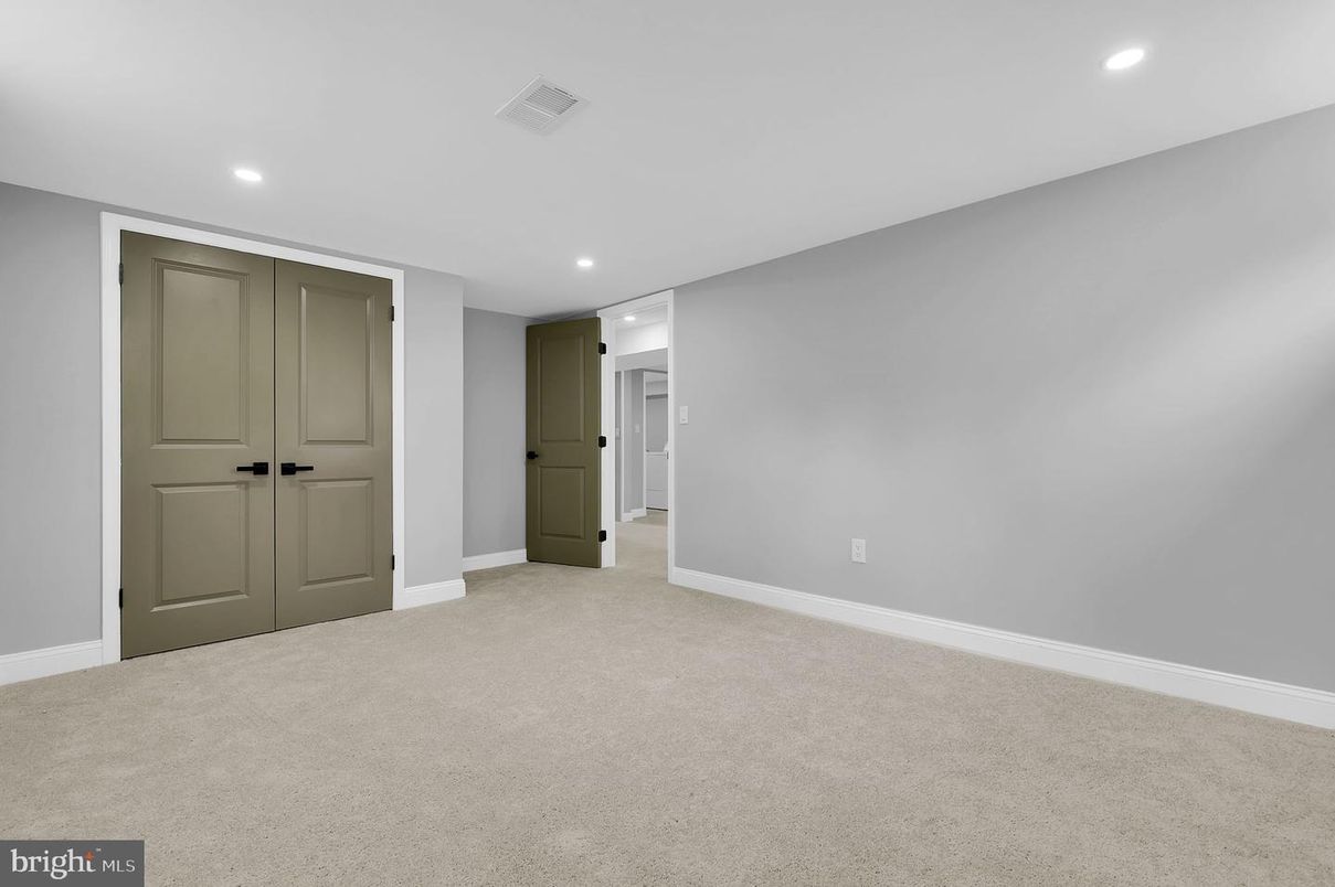 Empty room, Interior, Recessed Lighting
