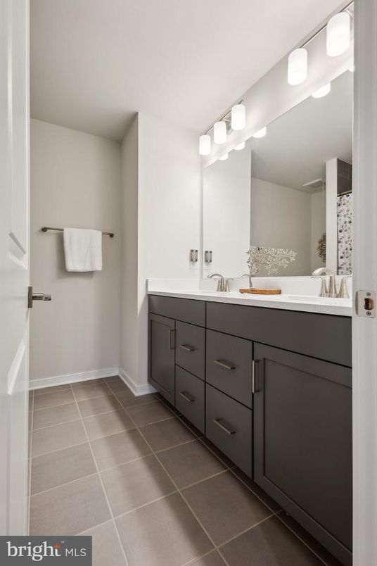 Bathroom, Dual Sink Vanities, Interior