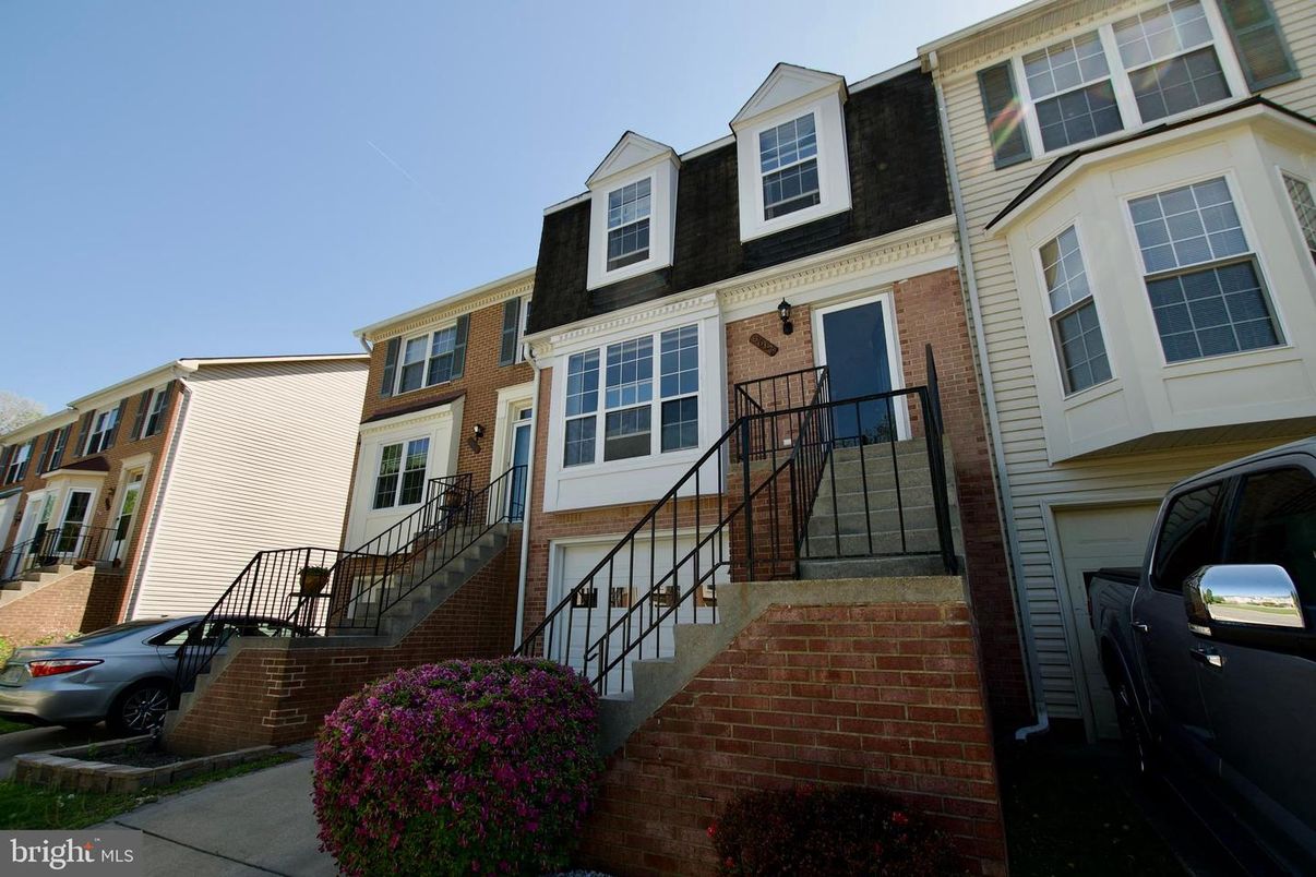 Exterior, Facade, Brick Facade, Rowhouse