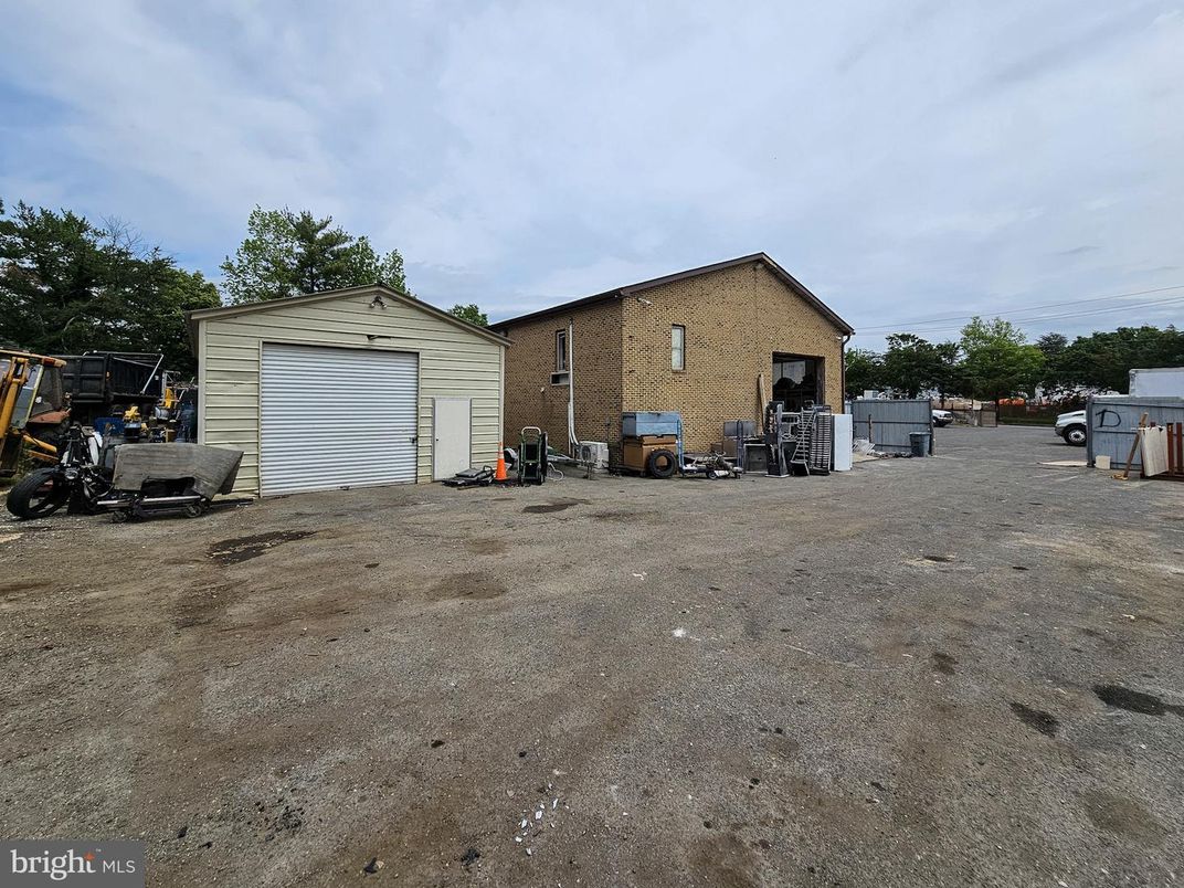 Backyard, Detached Garage, Exterior