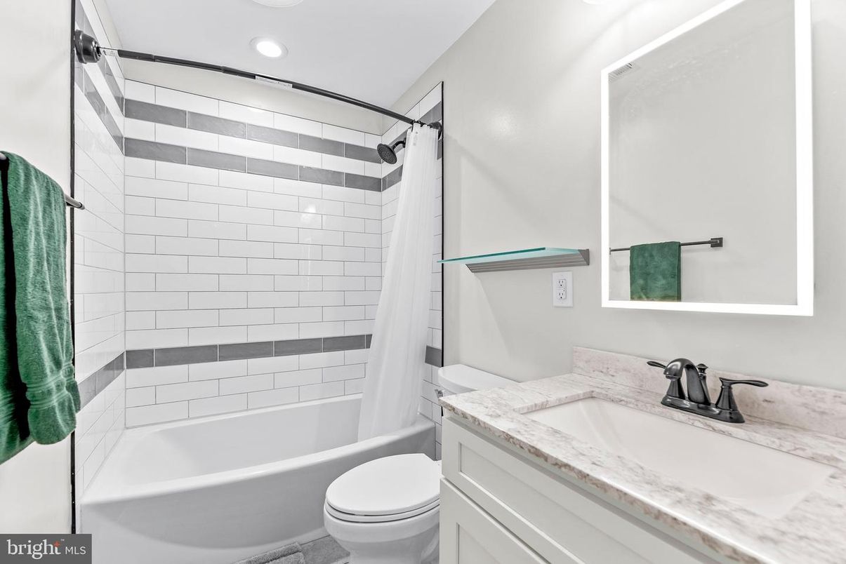 Bathroom, Interior, Recessed Lighting