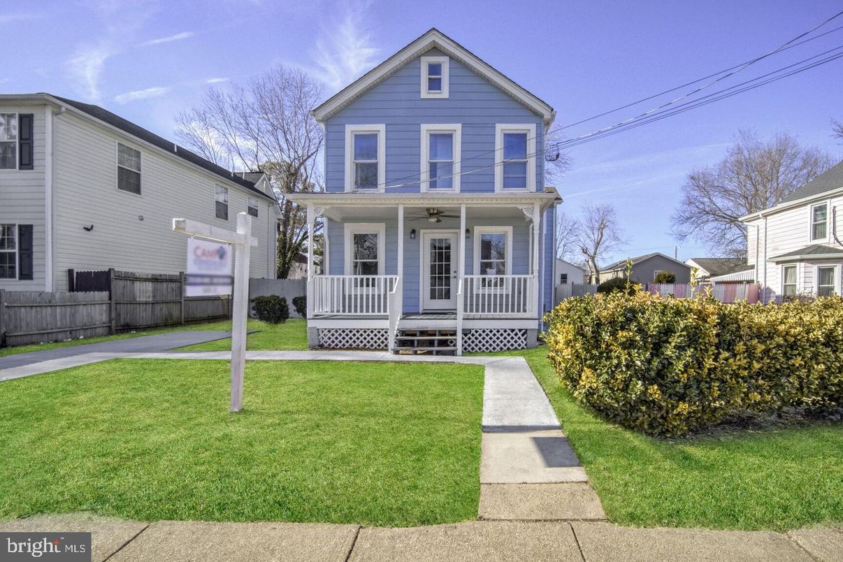 Exterior, Facade, Queen Anne Victorian