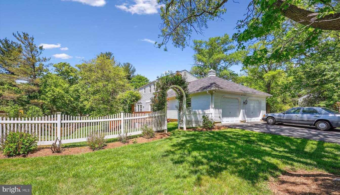 Backyard, Detached Garage, Exterior