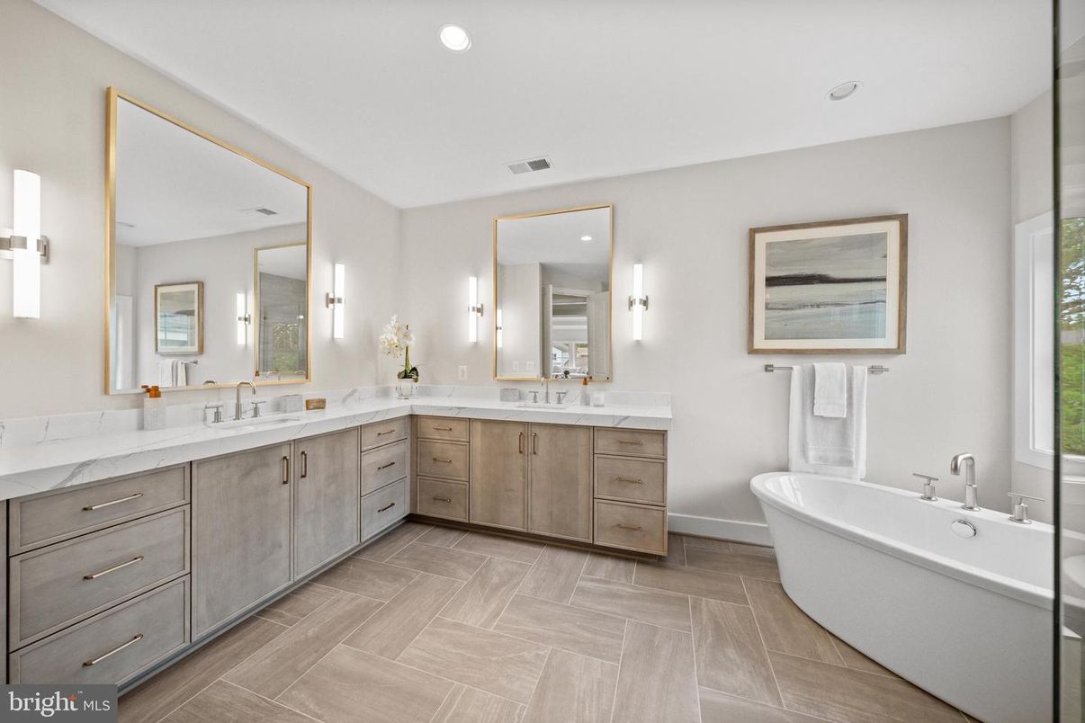 Bathroom, Dual Sink Vanities, Free Standing Baths, Interior, Recessed Lighting
