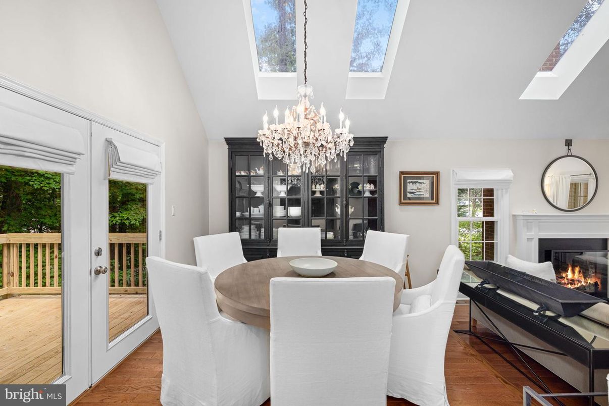 Chandelier, Dining room, Fireplace, Interior, Wood Texture Flooring