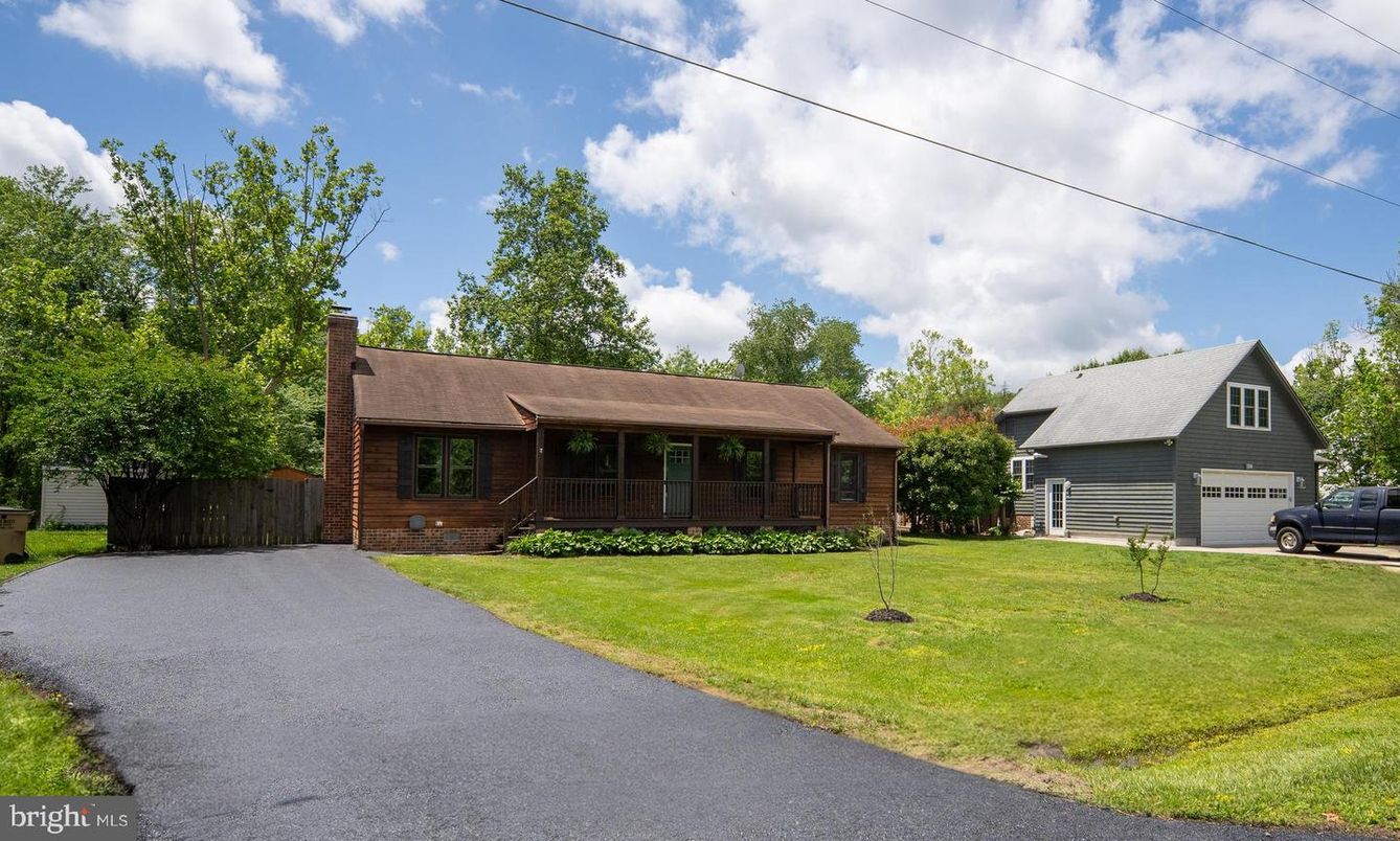 Attached, Backyard, Exterior, Facade, Cape Cod