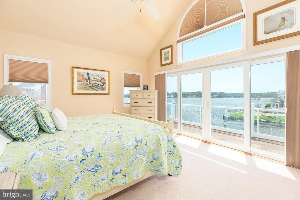 Bedroom, Interior, Water