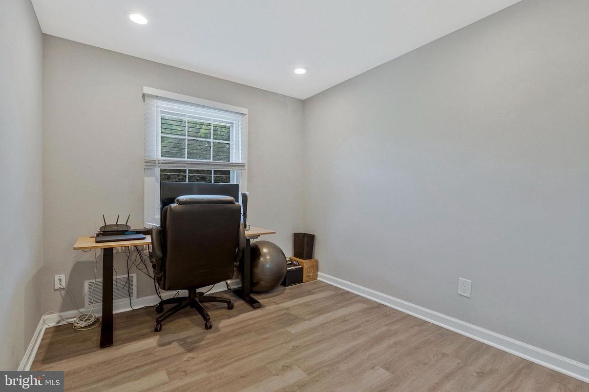 Home Office, Interior, Recessed Lighting, Wood Texture Flooring