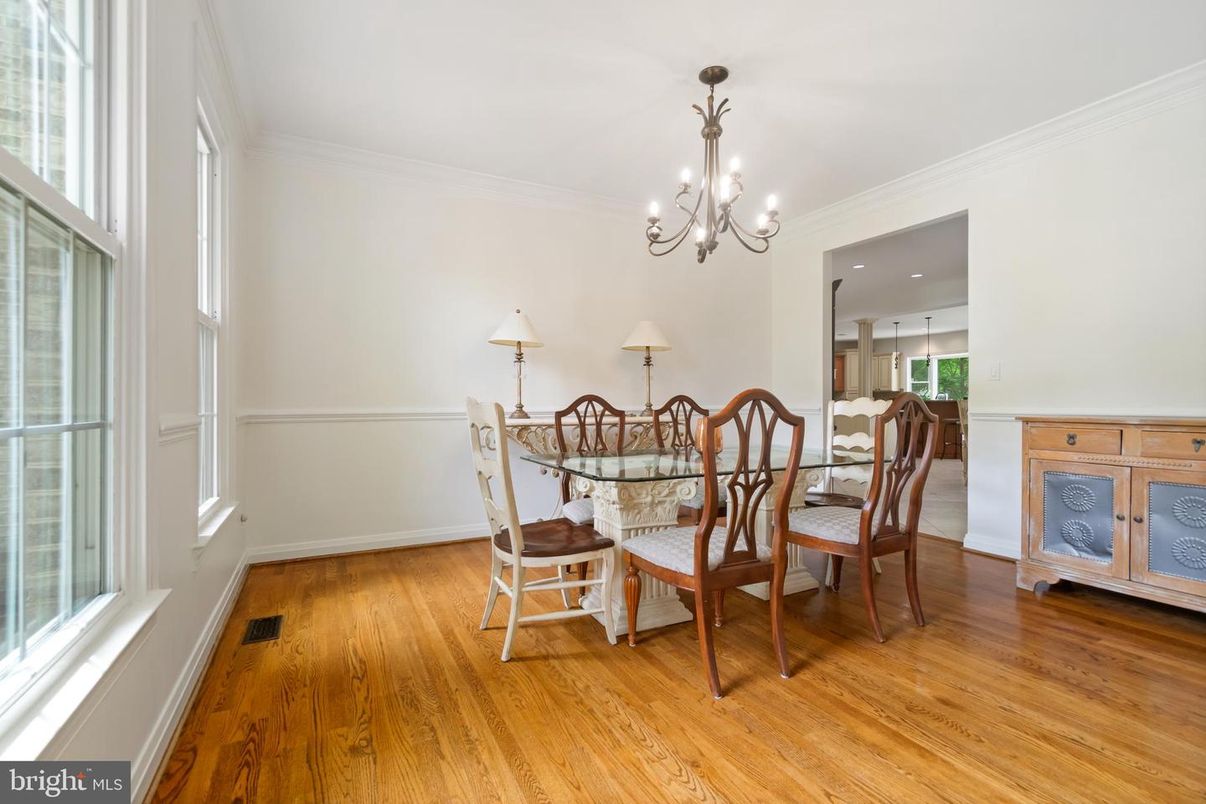Chandelier, Dining room, Interior, Recessed Lighting, Wood Texture Flooring