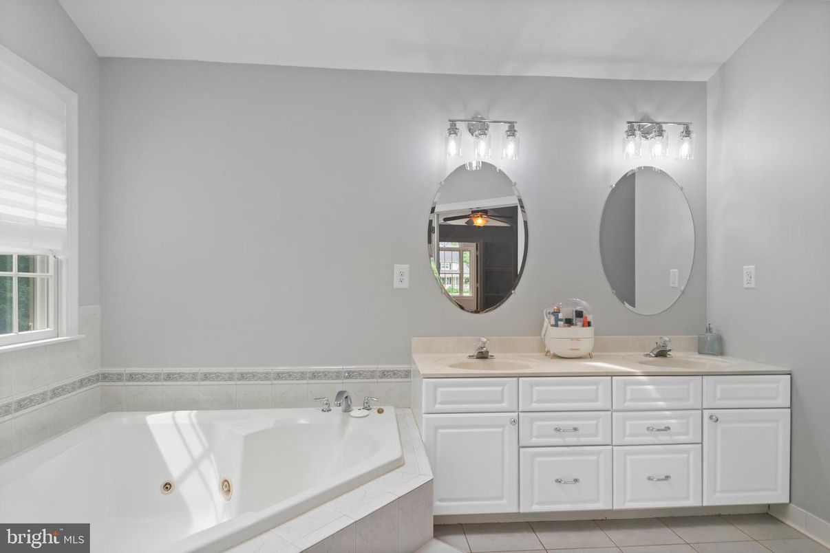 Bathroom, Dual Sink Vanities, Interior