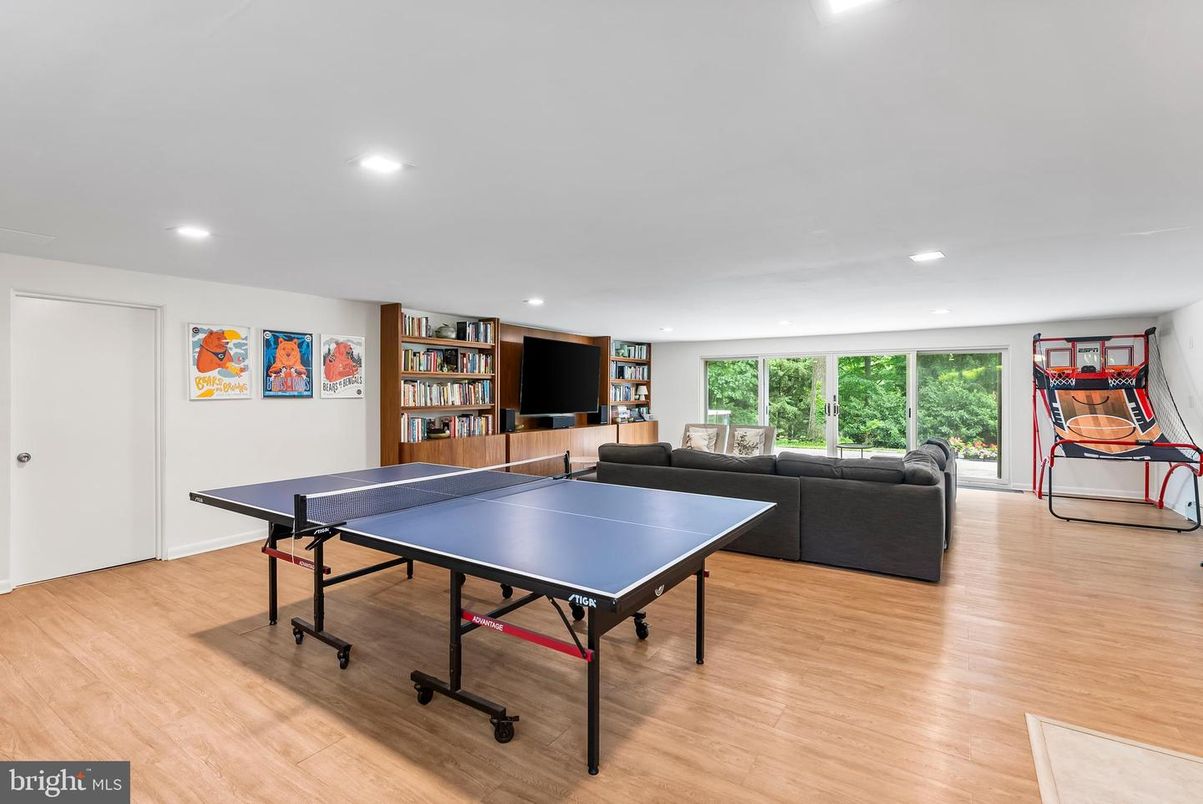 Game Room, Interior, Living room, Recessed Lighting, Wood Texture Flooring