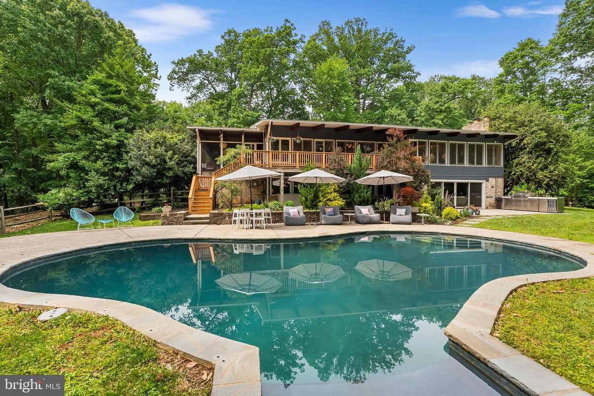 Exterior, Pool
