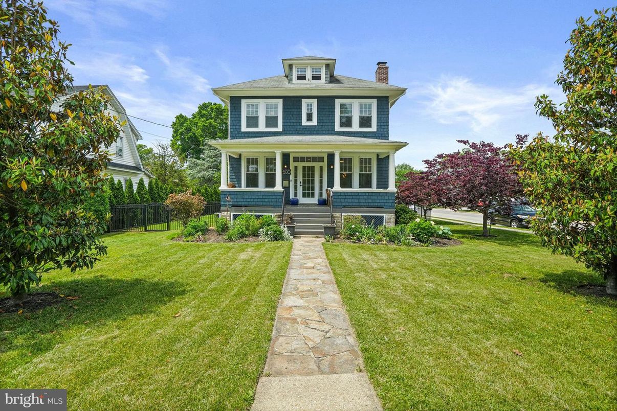 Exterior, Facade, American Foursquare