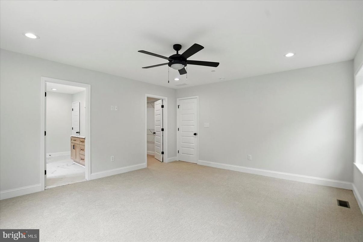 Bathroom, Empty room, Interior, Recessed Lighting