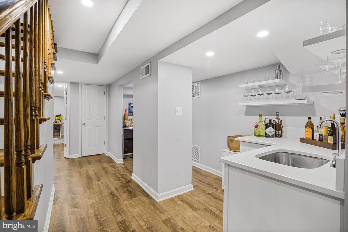 Interior, Recessed Lighting, Wood Texture Flooring