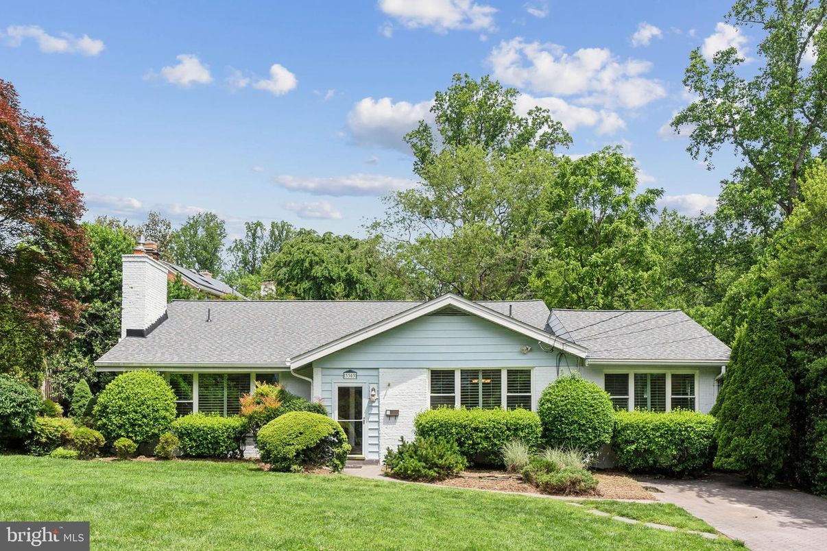 Backyard, Exterior, Facade, Ranch