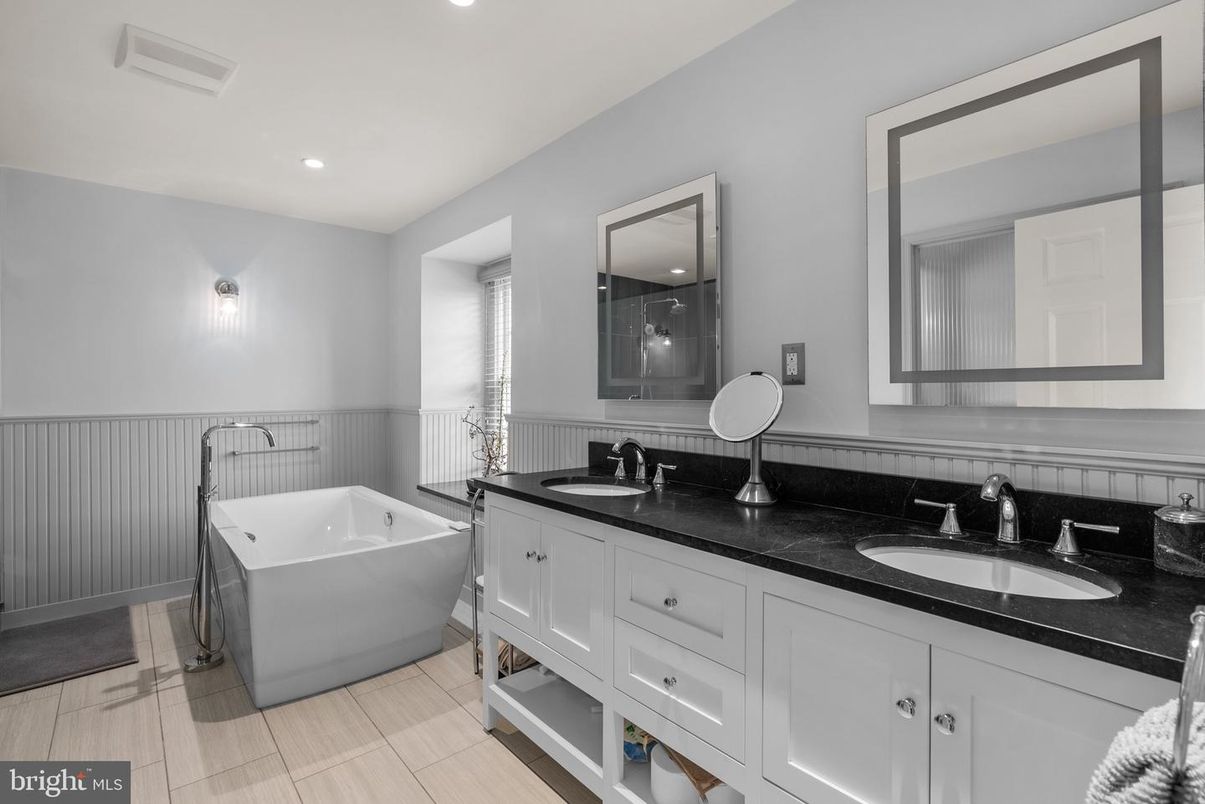 Bathroom, Dual Sink Vanities, Free Standing Baths, Interior, Recessed Lighting
