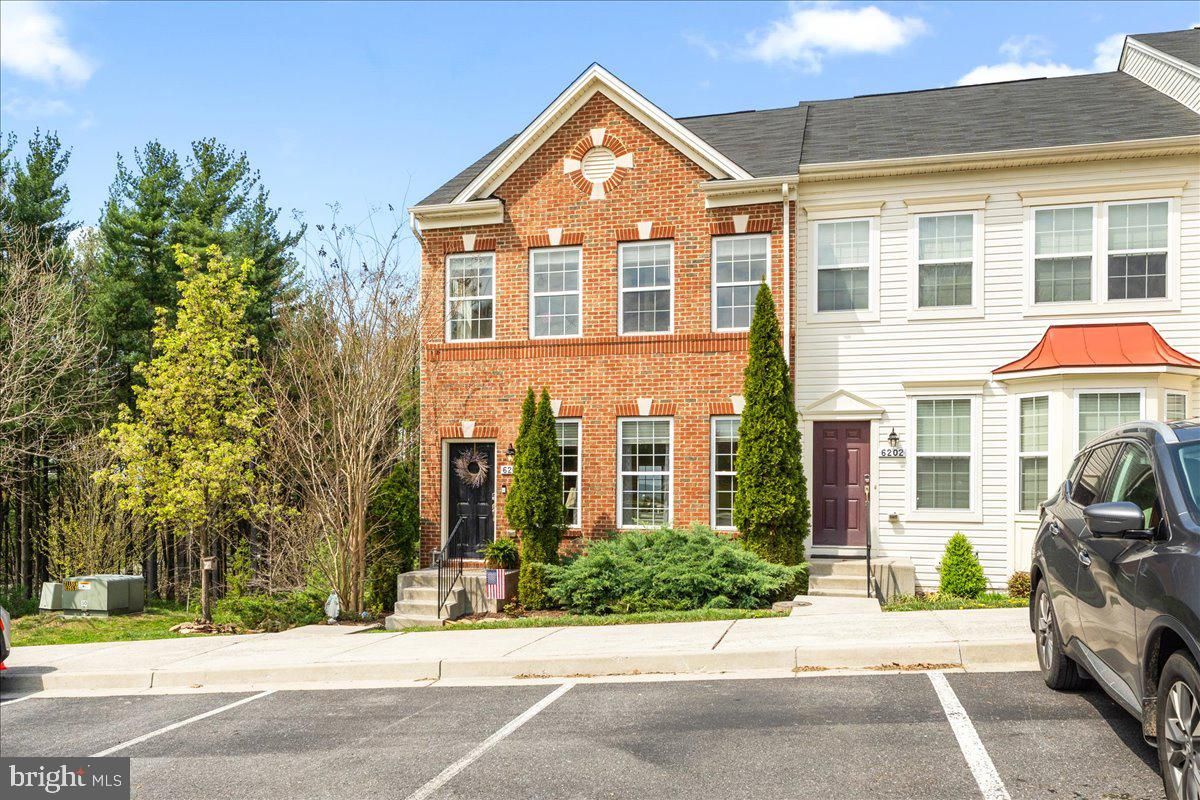 Exterior, Facade, Brick Facade, Georgian